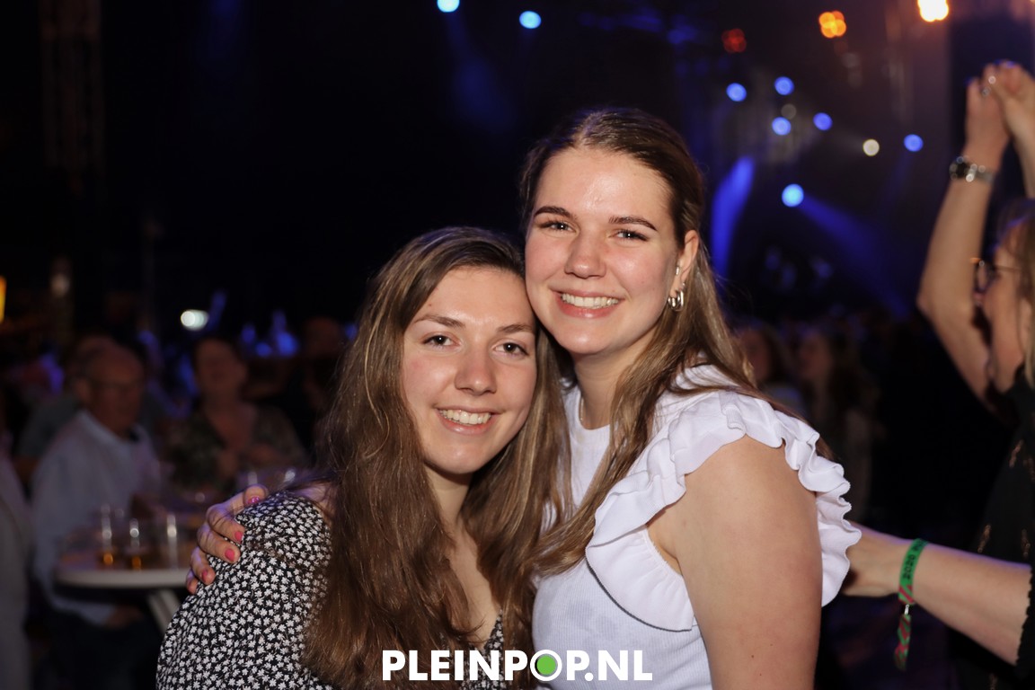 V R I J D A G     (139)